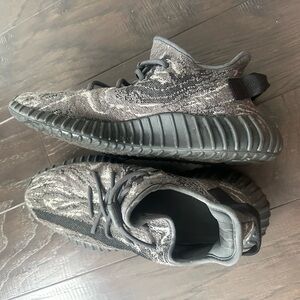 Yeezy dark salt mens 9 1/2